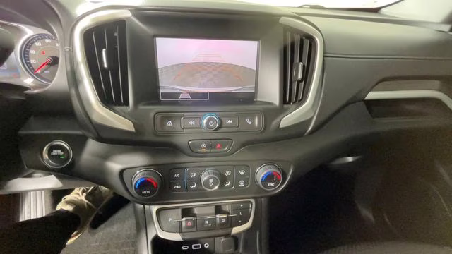 2022 Quicksilver Metallic GMC Terrain SLE FWD SUV