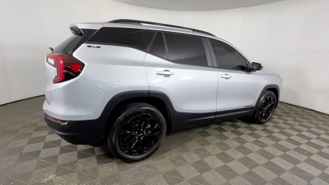 2022 Quicksilver Metallic GMC Terrain SLE FWD SUV