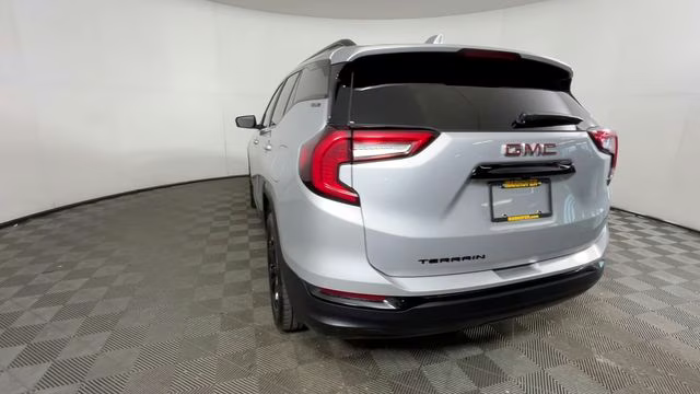 2022 Quicksilver Metallic GMC Terrain SLE FWD SUV