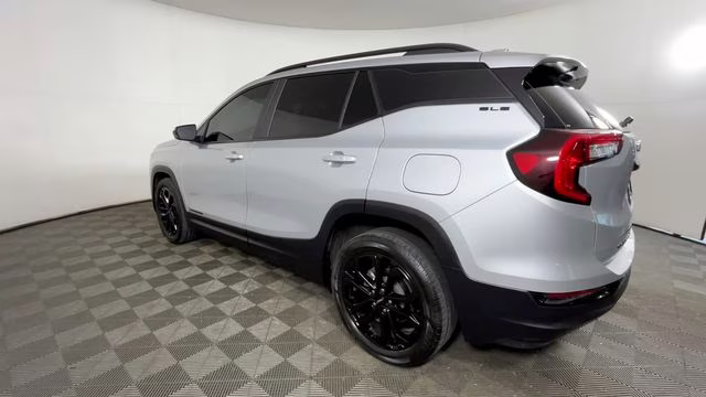 2022 Quicksilver Metallic GMC Terrain SLE FWD SUV