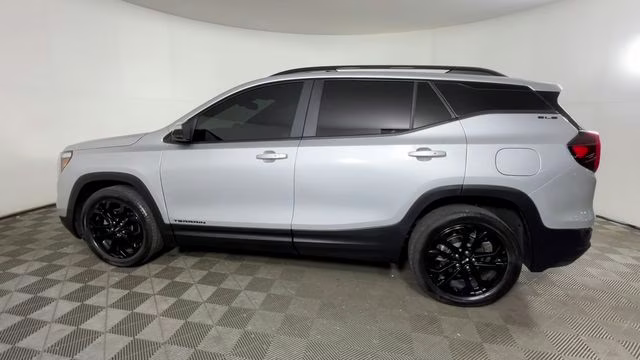 2022 Quicksilver Metallic GMC Terrain SLE FWD SUV