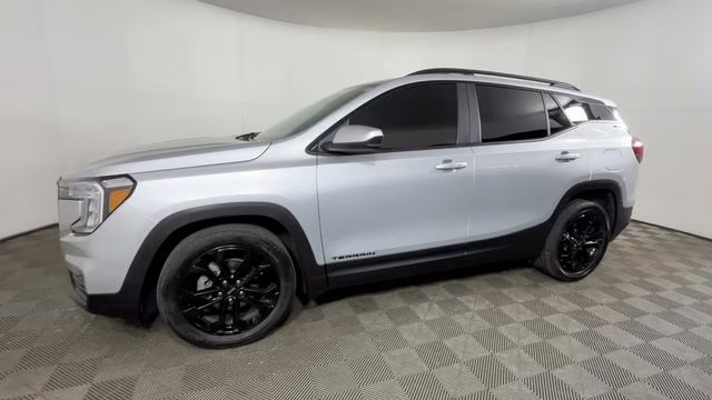 2022 Quicksilver Metallic GMC Terrain SLE FWD SUV