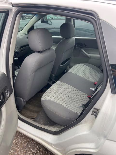 2006 Ford Focus ZX4 FWD Sedan