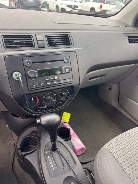 2006 Ford Focus ZX4 FWD Sedan