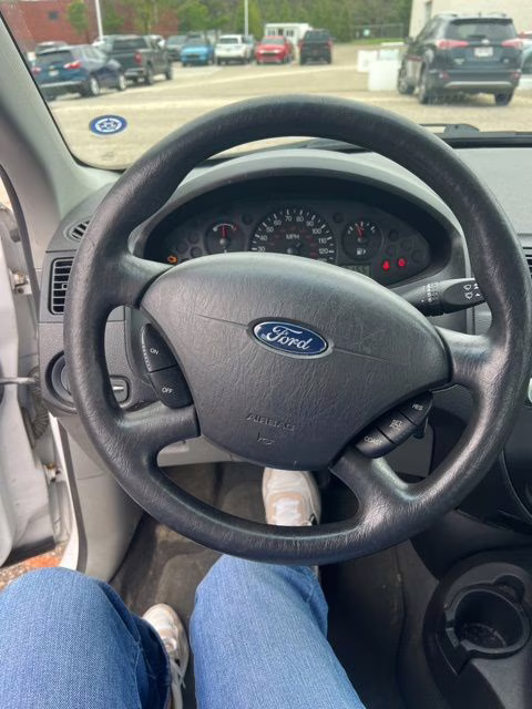 2006 Ford Focus ZX4 FWD Sedan