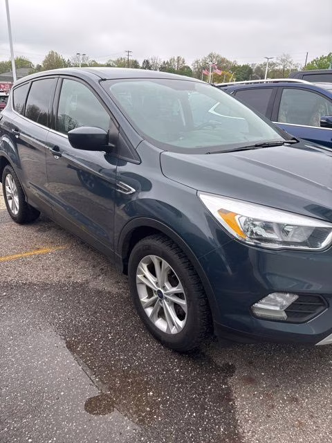 2019 Sea Green Ford Escape SE FWD SUV