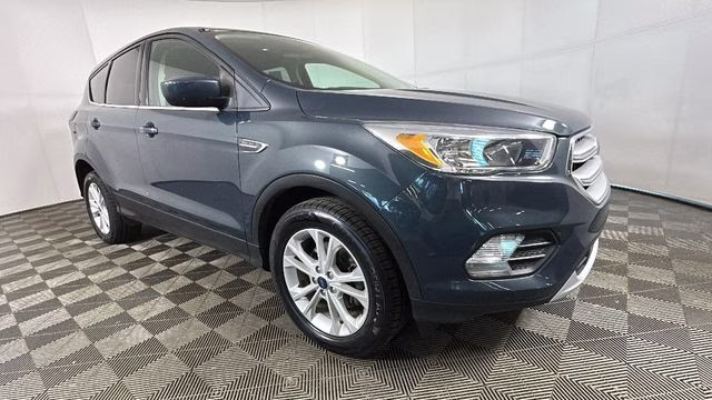 2019 Sea Green Ford Escape SE FWD SUV