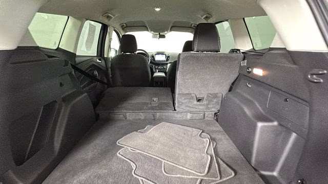 2019 Sea Green Ford Escape SE FWD SUV