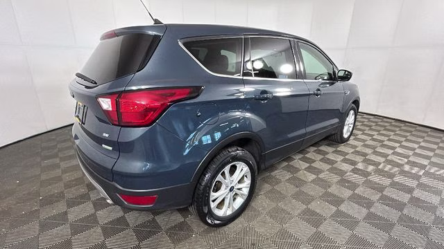 2019 Sea Green Ford Escape SE FWD SUV