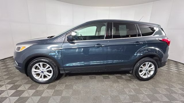 2019 Sea Green Ford Escape SE FWD SUV