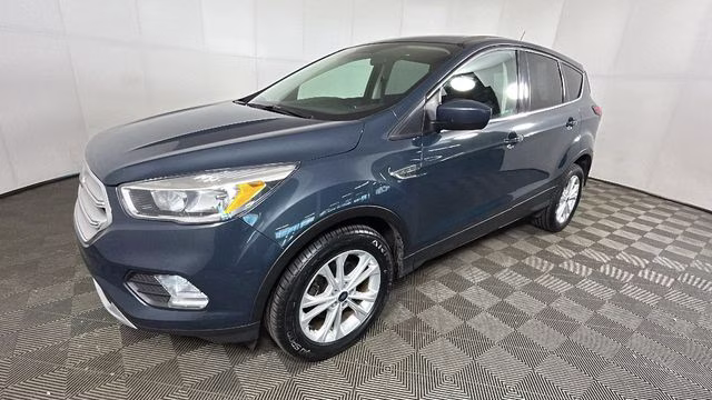 2019 Sea Green Ford Escape SE FWD SUV