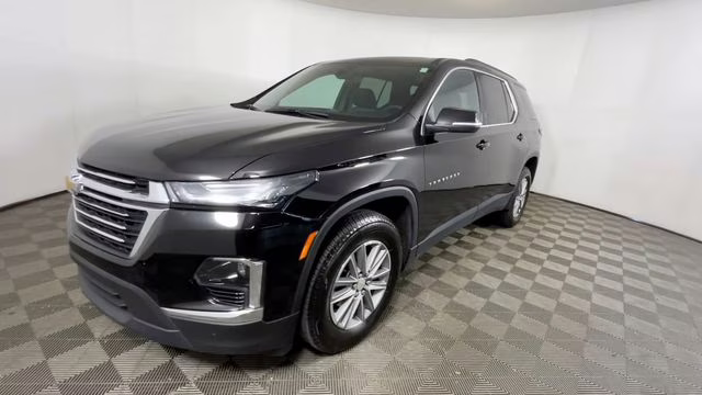 2023 Mosaic Black Metallic Chevrolet Traverse LT FWD SUV