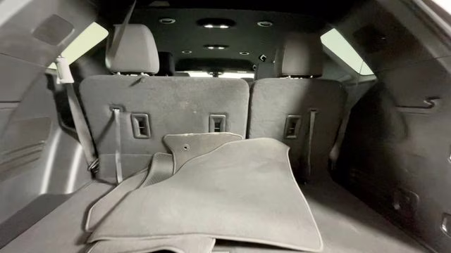 2023 Mosaic Black Metallic Chevrolet Traverse LT FWD SUV