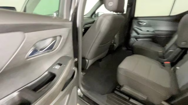 2023 Mosaic Black Metallic Chevrolet Traverse LT FWD SUV