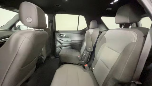 2023 Mosaic Black Metallic Chevrolet Traverse LT FWD SUV