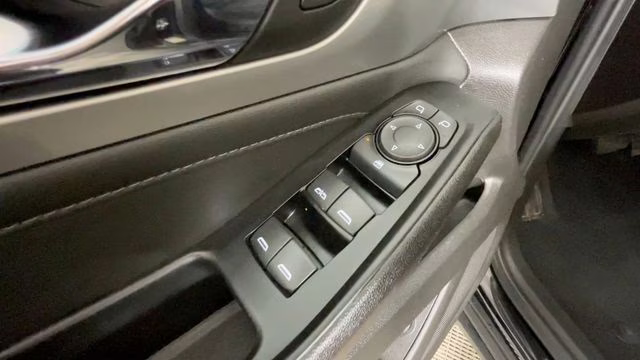 2023 Mosaic Black Metallic Chevrolet Traverse LT FWD SUV