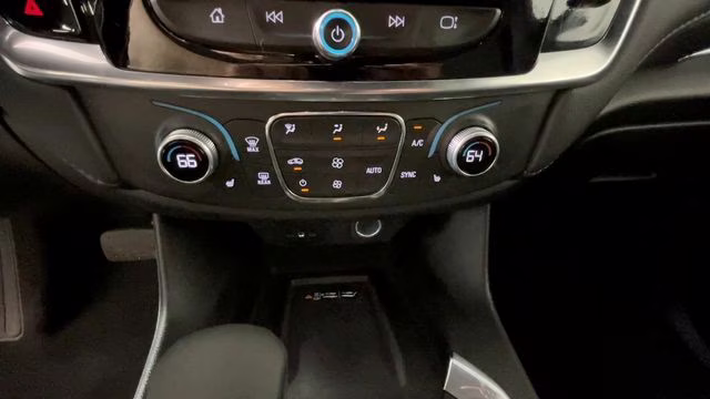2023 Mosaic Black Metallic Chevrolet Traverse LT FWD SUV