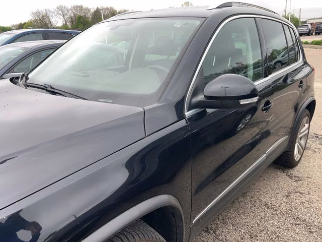 2016 Deep Black Volkswagen Tiguan SEL FWD SUV