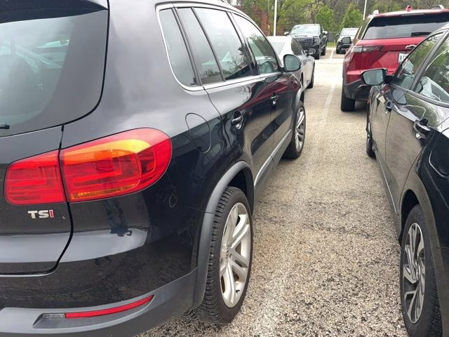 2016 Deep Black Volkswagen Tiguan SEL FWD SUV
