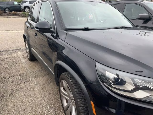 2016 Deep Black Volkswagen Tiguan SEL FWD SUV