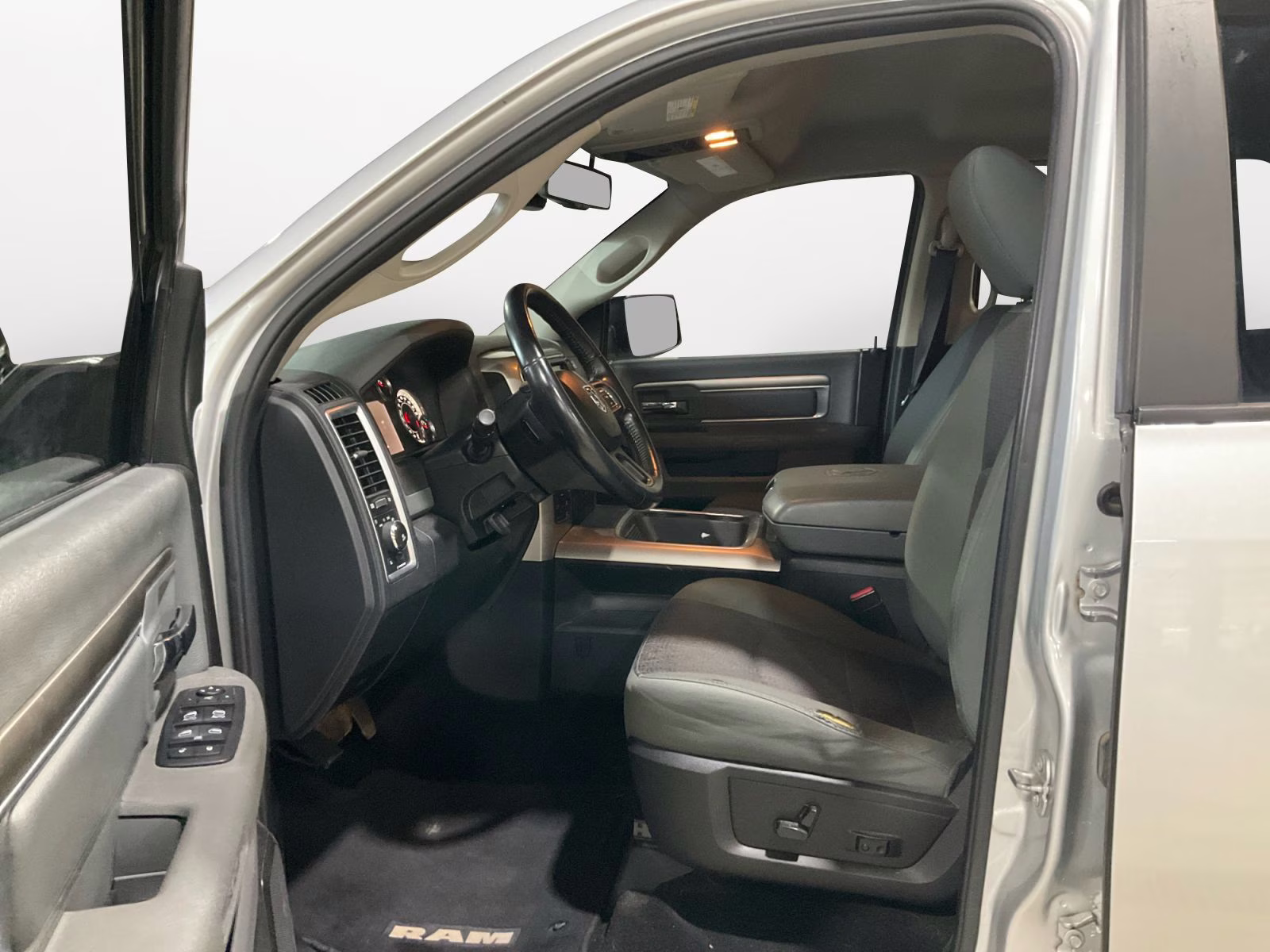 2016 Bright Silver Clearcoat Metallic Ram 1500 Big Horn 4X4 Truck