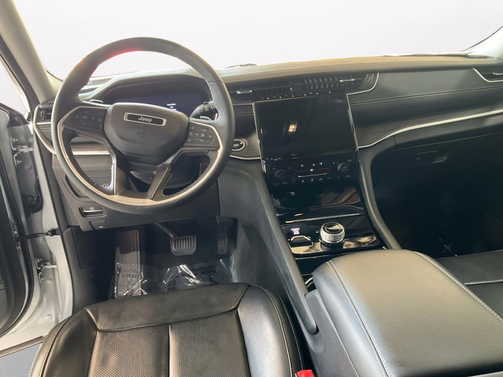 2023 Silver Zynith Jeep Grand Cherokee Limited 4X4 SUV