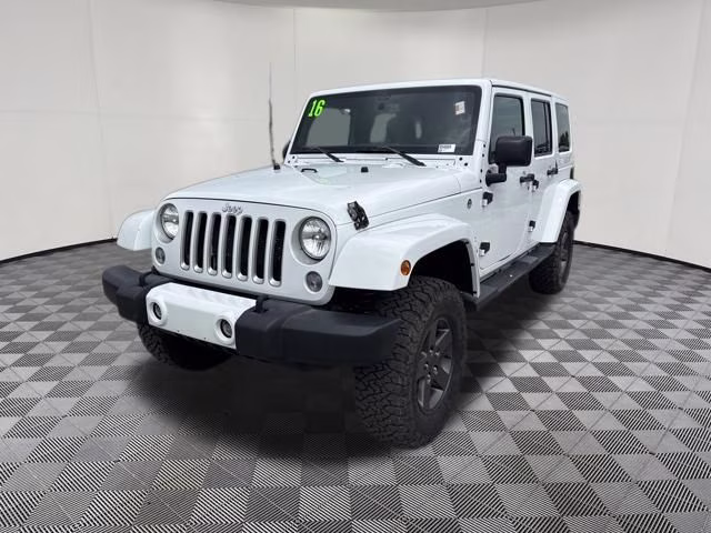 2016 Bright White Clearcoat Jeep Wrangler Unlimited Sahara 4X4 SUV
