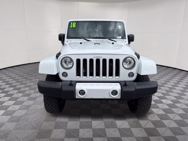 2016 Bright White Clearcoat Jeep Wrangler Unlimited Sahara 4X4 SUV