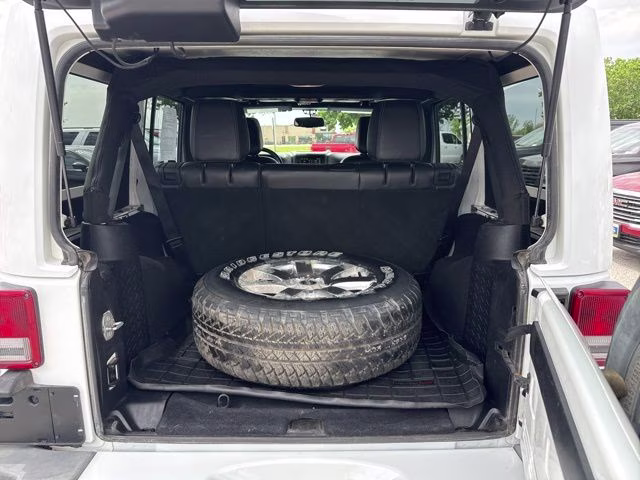 2016 Bright White Clearcoat Jeep Wrangler Unlimited Sahara 4X4 SUV