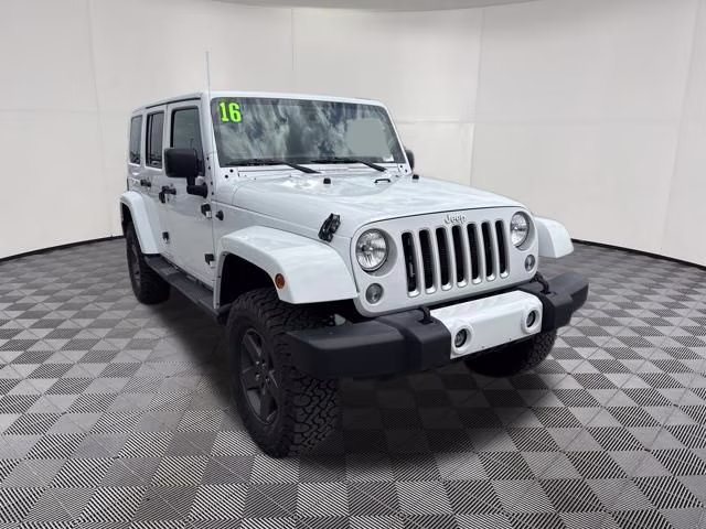 2016 Bright White Clearcoat Jeep Wrangler Unlimited Sahara 4X4 SUV