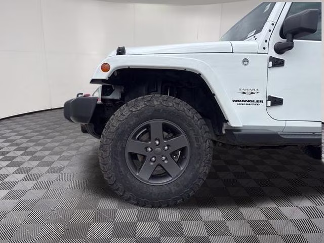 2016 Bright White Clearcoat Jeep Wrangler Unlimited Sahara 4X4 SUV