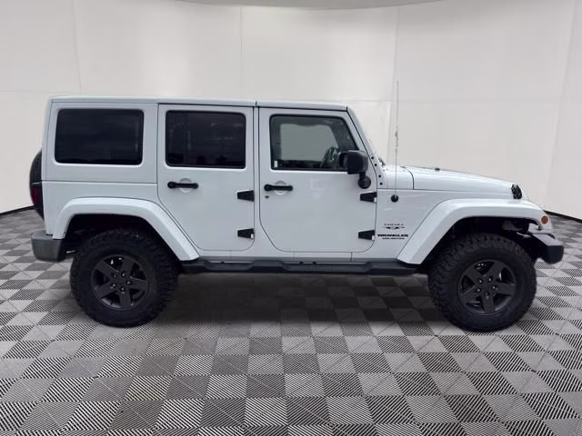 2016 Bright White Clearcoat Jeep Wrangler Unlimited Sahara 4X4 SUV