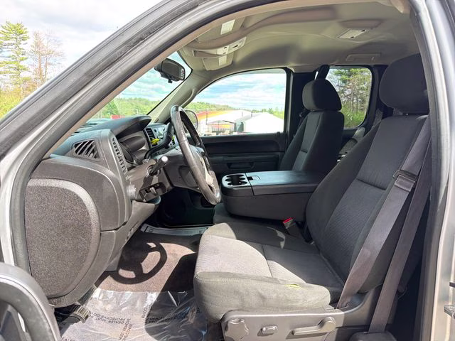 2013 Silver Ice Metallic Chevrolet Silverado 2500HD LT 4X4 Truck