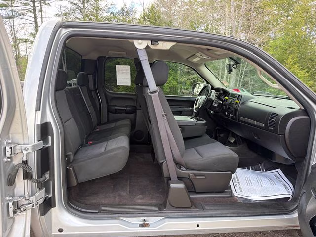 2013 Silver Ice Metallic Chevrolet Silverado 2500HD LT 4X4 Truck