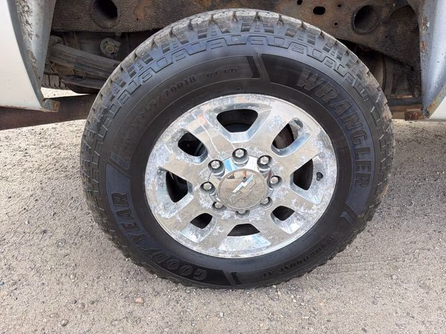 2013 Silver Ice Metallic Chevrolet Silverado 2500HD LT 4X4 Truck