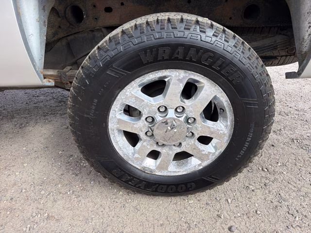 2013 Silver Ice Metallic Chevrolet Silverado 2500HD LT 4X4 Truck
