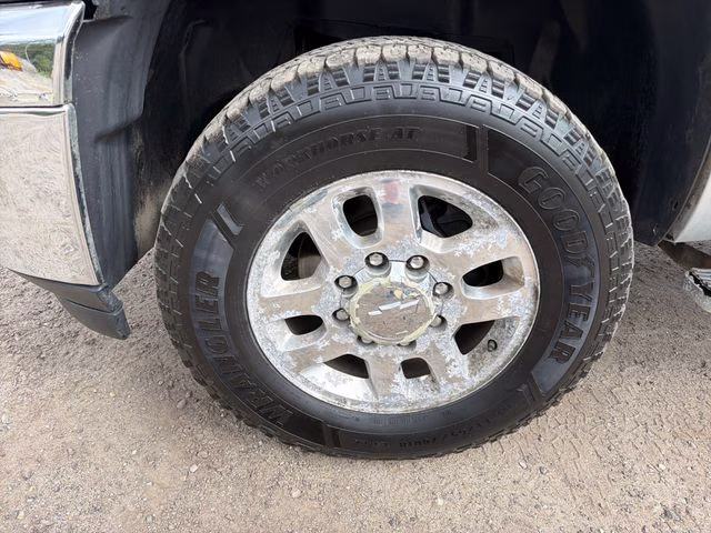 2013 Silver Ice Metallic Chevrolet Silverado 2500HD LT 4X4 Truck