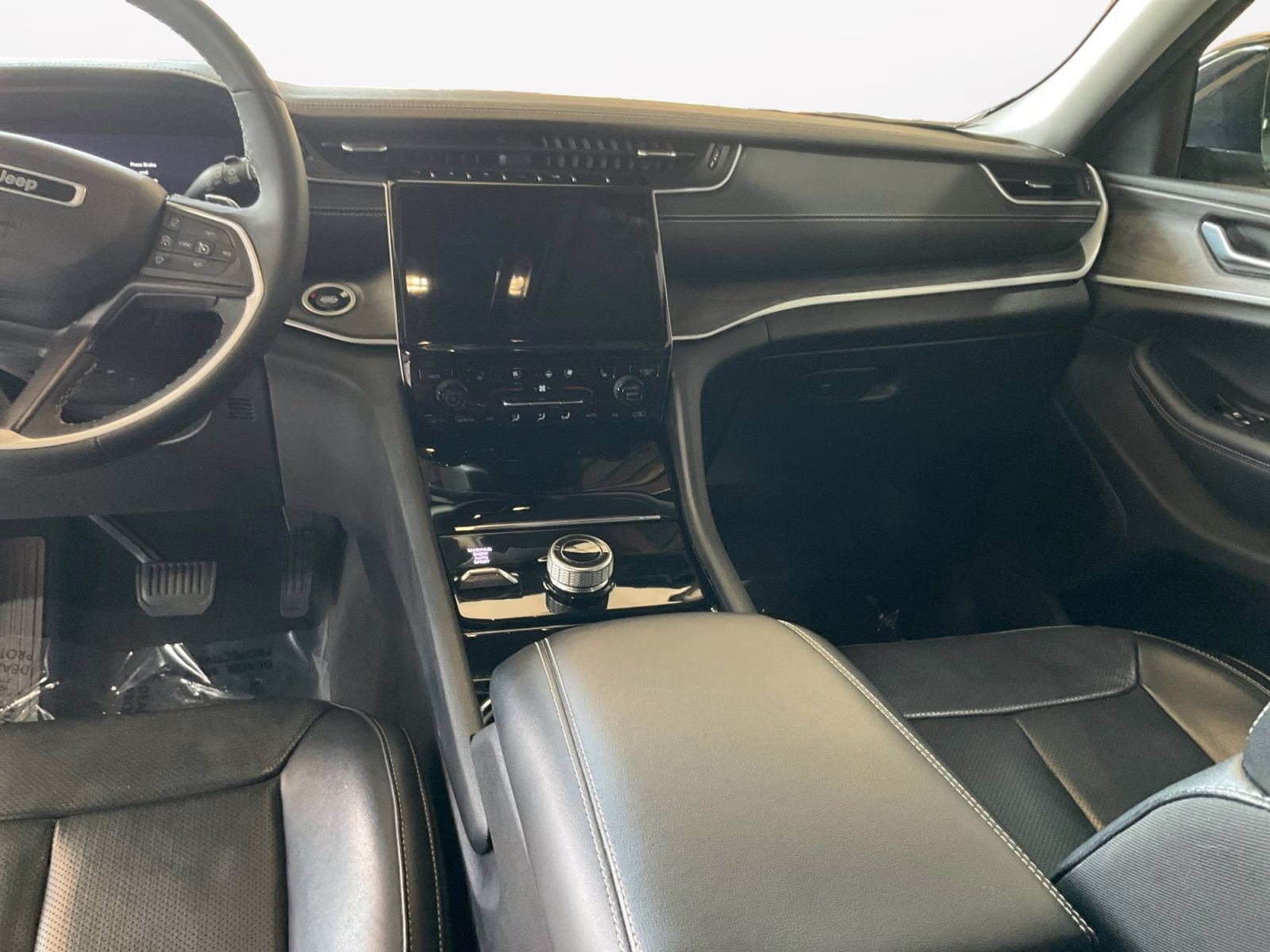 2023 Silver Zynith Jeep Grand Cherokee Limited 4X4 SUV
