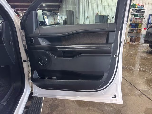 2018 White Platinum Metallic Tri-Coat Ford Expedition Max Limited 4X4 SUV