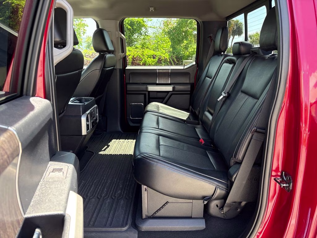 2021 Rapid Red Metallic Tinted Clearcoat Ford Super Duty F-250 SRW Lariat 4X4 Truck
