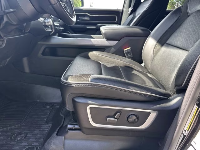 2023 Diamond Black Crystal Pearlcoat Ram 1500 Laramie 4X4 Truck