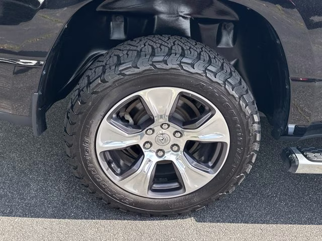 2023 Diamond Black Crystal Pearlcoat Ram 1500 Laramie 4X4 Truck
