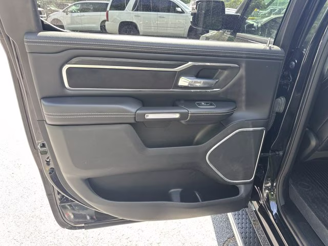 2023 Diamond Black Crystal Pearlcoat Ram 1500 Laramie 4X4 Truck