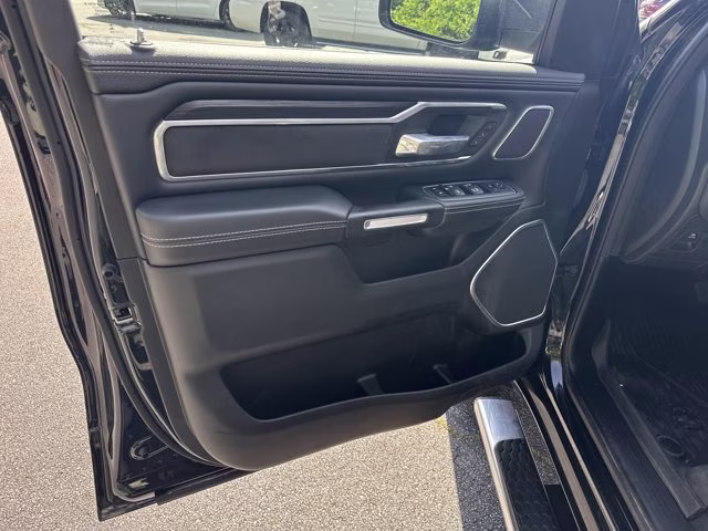 2023 Diamond Black Crystal Pearlcoat Ram 1500 Laramie 4X4 Truck