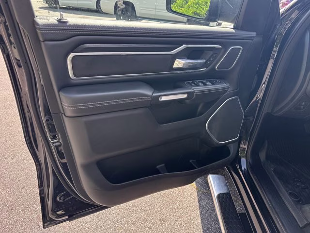 2023 Diamond Black Crystal Pearlcoat Ram 1500 Laramie 4X4 Truck