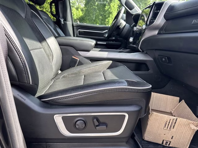 2023 Diamond Black Crystal Pearlcoat Ram 1500 Laramie 4X4 Truck