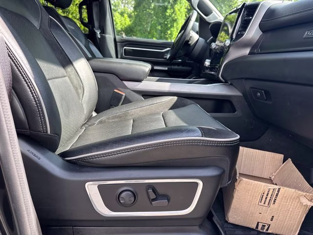 2023 Diamond Black Crystal Pearlcoat Ram 1500 Laramie 4X4 Truck