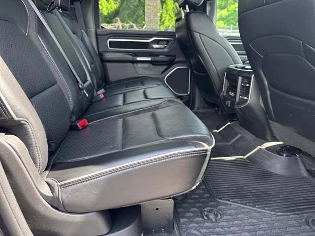 2023 Diamond Black Crystal Pearlcoat Ram 1500 Laramie 4X4 Truck