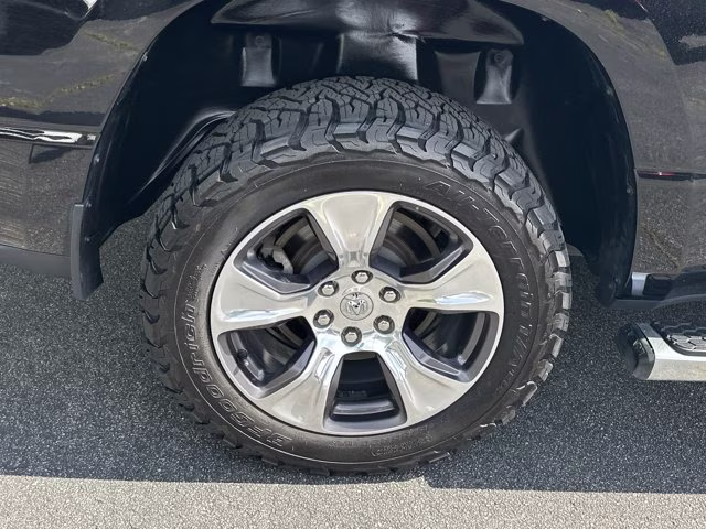 2023 Diamond Black Crystal Pearlcoat Ram 1500 Laramie 4X4 Truck