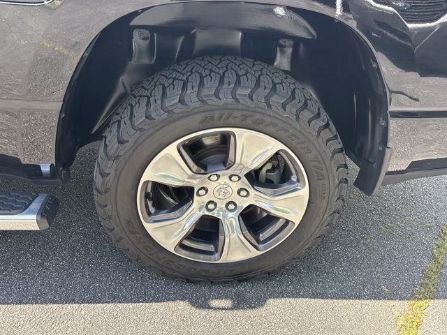 2023 Diamond Black Crystal Pearlcoat Ram 1500 Laramie 4X4 Truck
